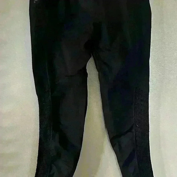 Black Fabletics high wasted leggings with side panel, size medium - Picture 3 of 6